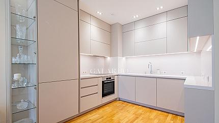 Beautiful furnished 3-bedroom apartment in an iconic building