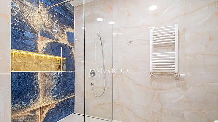 Beautiful furnished 3-bedroom apartment in an iconic building