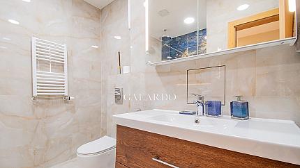 Beautiful furnished 3-bedroom apartment in an iconic building