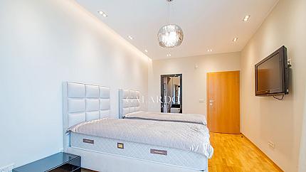 Beautiful furnished 3-bedroom apartment in an iconic building