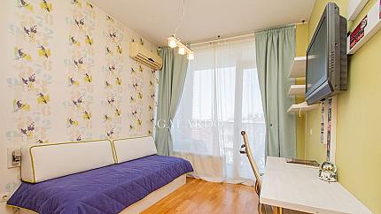 Beautiful furnished 3-bedroom apartment in an iconic building
