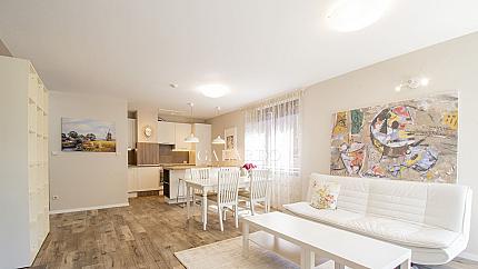 Обзаведен двустаен апартамент за продажба в затворен комплекс в кв.Симеоново