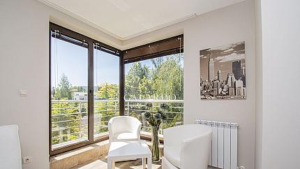 Обзаведен двустаен апартамент за продажба в затворен комплекс в кв.Симеоново