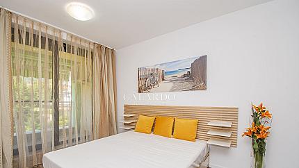 Обзаведен двустаен апартамент за продажба в затворен комплекс в кв.Симеоново