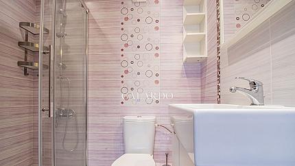 Обзаведен двустаен апартамент за продажба в затворен комплекс в кв.Симеоново