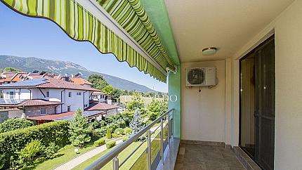 Обзаведен двустаен апартамент за продажба в затворен комплекс в кв.Симеоново