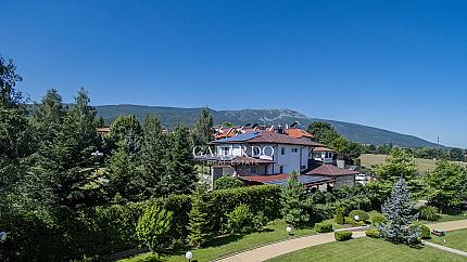 Обзаведен двустаен апартамент за продажба в затворен комплекс в кв.Симеоново