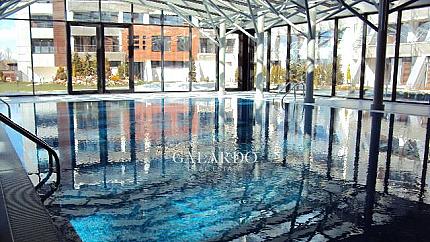 Sunny apartment with two bedrooms and a garage in a gated complex, Krustova Vada quarter