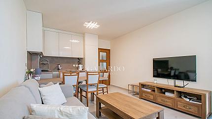 Слънчев тристаен апартамент до Paradise Center