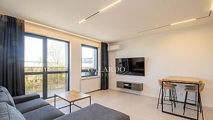 Тристаен апартамент в Белия квартал