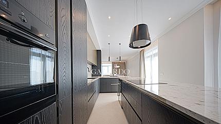 Луксозно обзаведена нова къща с 4 спални в полите на Витоша