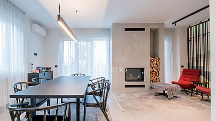 Модерна луксозна къща в затворен комплекс в полите на планина Лозен