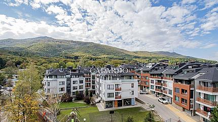 Слънчев апартамент с една спалня и собствен двор в затворен комплекс в кв. Бояна