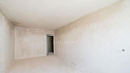 Слънчев тристаен апартамент в Малинова долина