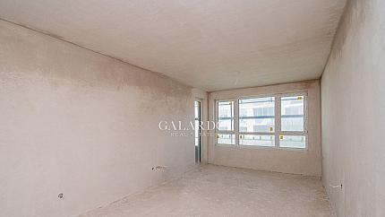 Слънчев тристаен апартамент в Малинова долина