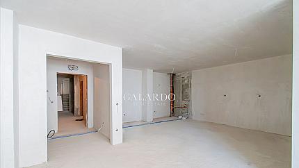 Слънчев тристаен апартамент в Малинова долина