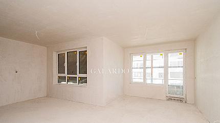 Слънчев тристаен апартамент в Малинова долина