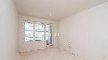 Слънчев тристаен апартамент в Малинова долина