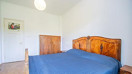 Просторен и стилен апартамент под наем в сърцето на София