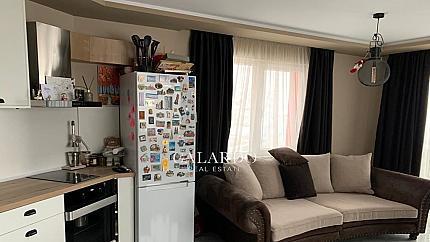 Тристаен обзаведен апартамент в Бояна