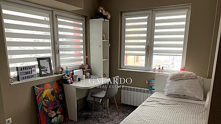 Тристаен обзаведен апартамент в Бояна