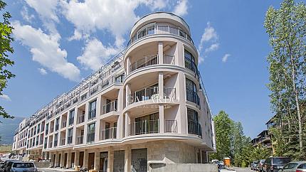 Прекрасен тристаен апартамент в затворен комплекс в сграда с класически стил до Макси, кв. Витоша