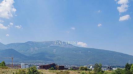 Прекрасен тристаен апартамент в затворен комплекс в сграда с класически стил до Макси, кв. Витоша