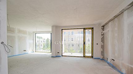 Прекрасен тристаен апартамент в затворен комплекс в сграда с класически стил до Макси, кв. Витоша