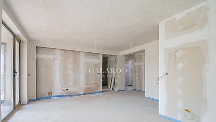 Прекрасен тристаен апартамент в затворен комплекс в сграда с класически стил до Макси, кв. Витоша