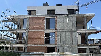 Прекрасен тристаен апартамент с две спални в Кръстова вада