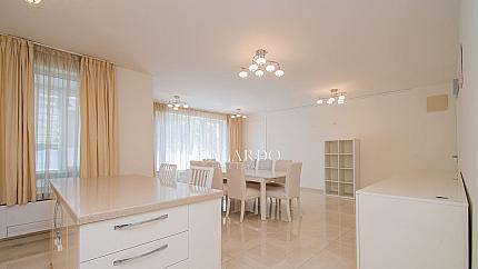 Four-bedroom apartment near James Bourchier metro station