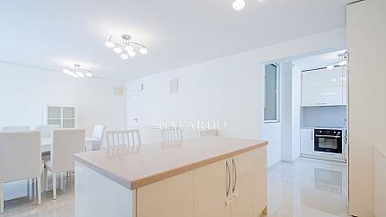 Four-bedroom apartment near James Bourchier metro station