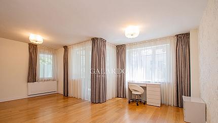 Four-bedroom apartment near James Bourchier metro station