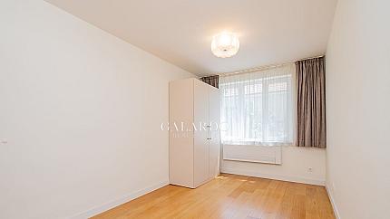 Four-bedroom apartment near James Bourchier metro station