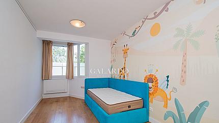 Four-bedroom apartment near James Bourchier metro station