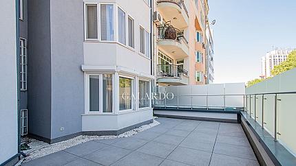 Four-bedroom apartment near James Bourchier metro station