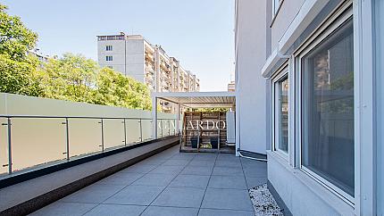 Four-bedroom apartment near James Bourchier metro station