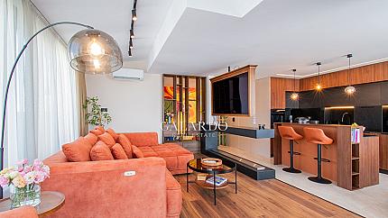 Bright south-facing furnished maisonette with panoramic views