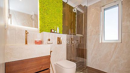 Bright south-facing furnished maisonette with panoramic views