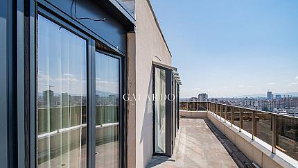 Bright south-facing furnished maisonette with panoramic views