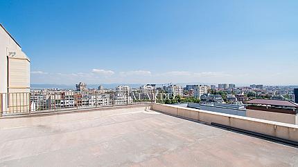 Bright south-facing furnished maisonette with panoramic views