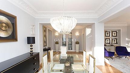 Елегантен апартамент в класически стил под наем в Център