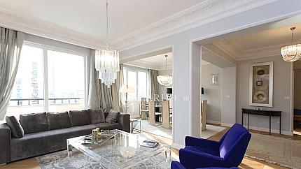 Елегантен апартамент в класически стил под наем в Център