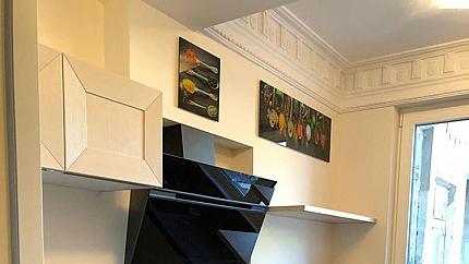 Елегантен апартамент в класически стил под наем в Център