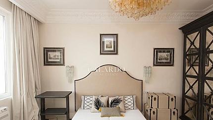 Елегантен апартамент в класически стил под наем в Център