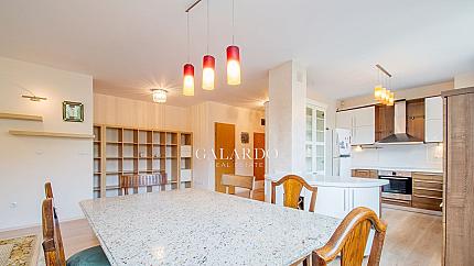 Четиристаен апартамент с подземен гараж в Симеоново