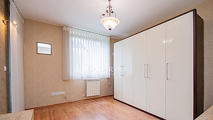 Четиристаен апартамент с подземен гараж в Симеоново