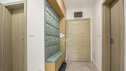 Луксозен апартамент с 3 спални в Младост 4