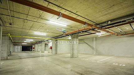 Луксозен апартамент с 3 спални в Младост 4