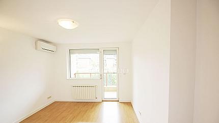 Къща под наем в затворен комплекс в кв.Витоша